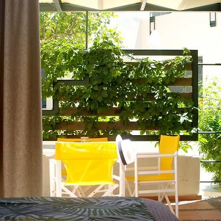Pefki Apartment *